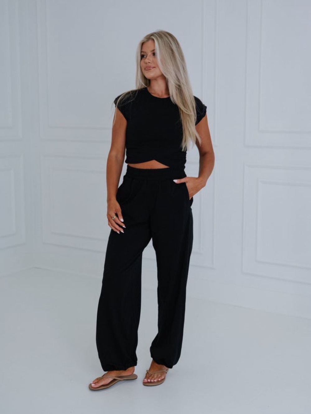 Classic Black Wide-Leg Women's Pants set  - Effortless Everyday Style